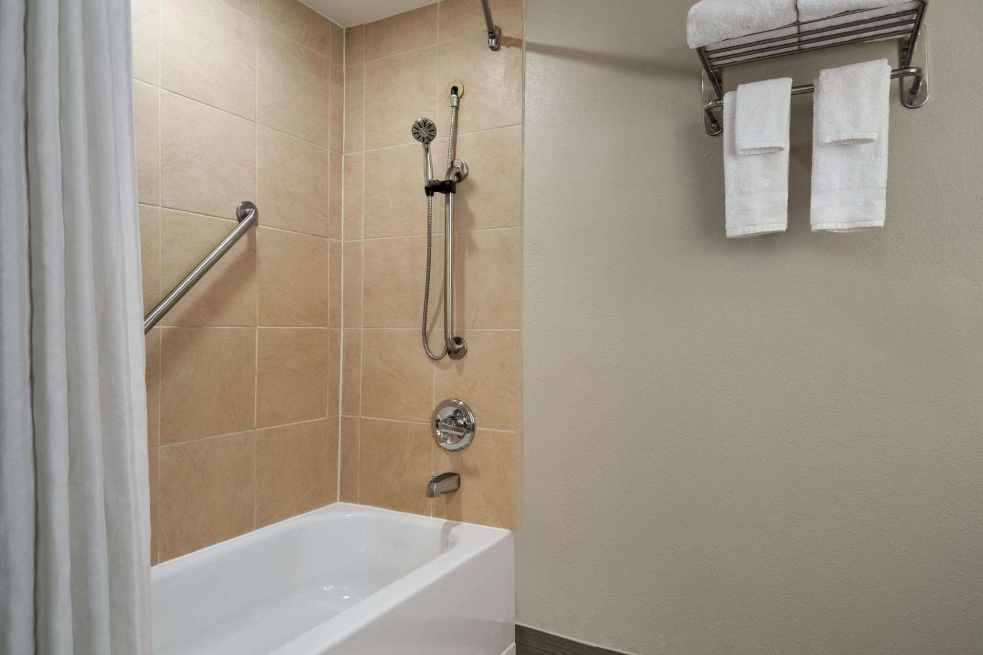 Robinson Township Wyndham Garden Inn Pittsburgh Airport מראה חיצוני תמונה